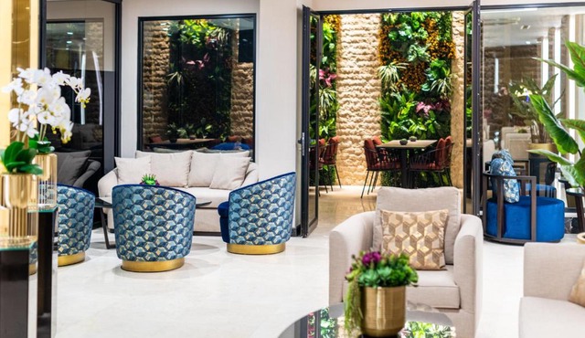Aprilis Deluxe Hotel