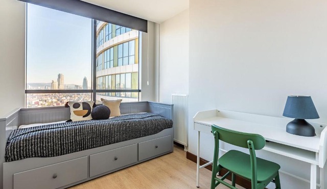 Charming Modern Flat with Captivating City View in Atasehir in İstanbul