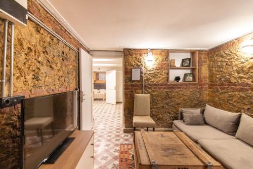Cozy and Cool Brick-Wall 1BR in Heart of Moda