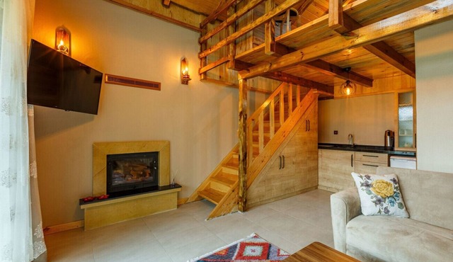 Cozy House Surrounded by Nature in Agva