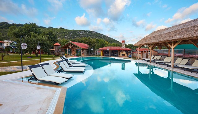 Dachas Cove Hotel