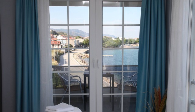 Edda Otel Suit in Sarkoy