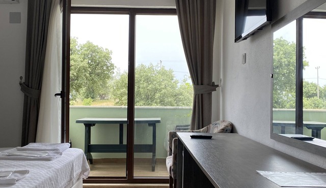 Güneş Yönü Omay Otel in Ezine