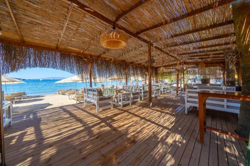 Halikarya Hotel & Restaurant Beach