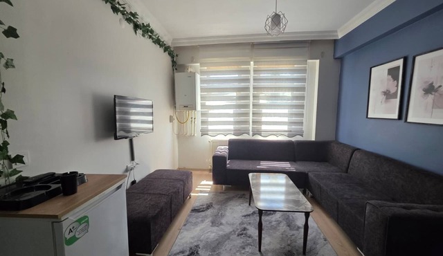 Kütahya Şehir Merkezinde Temiz Ferah Full Apartman Dairesi 1+1 Daire