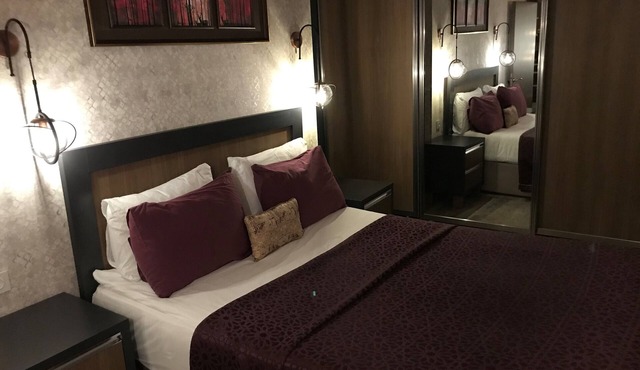 Khall Suite's