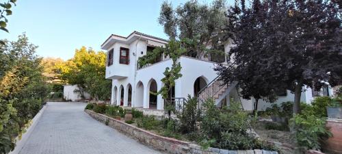 Kuşadası'nda Özel Havuzlu Kiralık Büyük Villa in Kusadasi