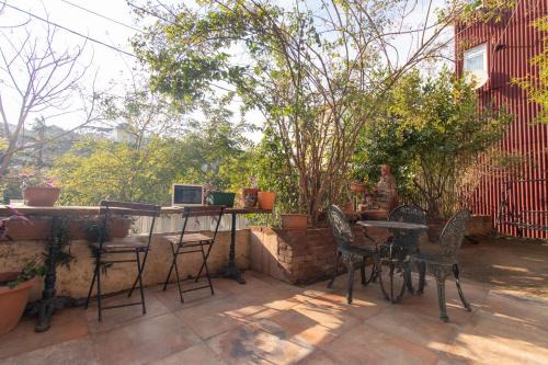 Leafy Views & Light Filled Comfort in Kuzguncuk in Istanbul