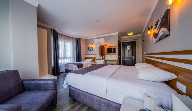 Lopera Beach Hotel