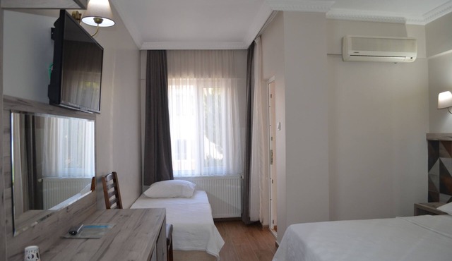 Megas Hotel