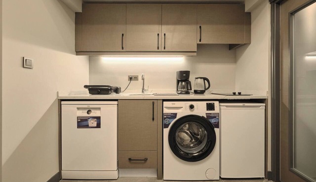 Modern 2BR Living Areas, 2 Baths, Kadıköy, in Kadıköy