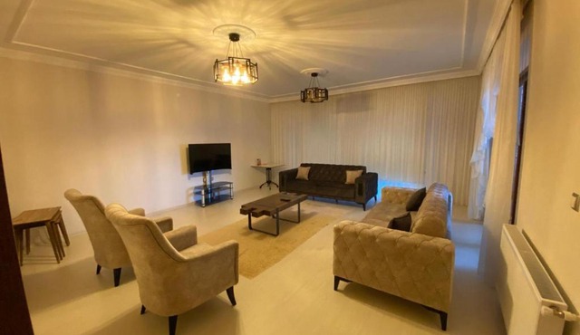 Noor Deluxe Suites in Kaşüstü