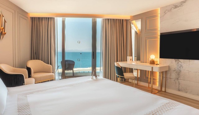 Qlusive Hotel