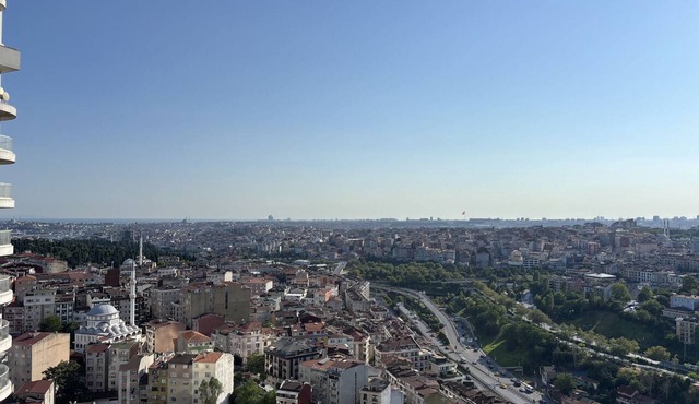 Queen Bomonti Studio | Panoramic City Living in Istanbul