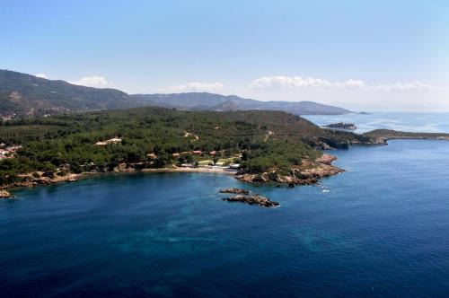Rainbow Bay Ozdere Nature and Beach Hotel in Özdere