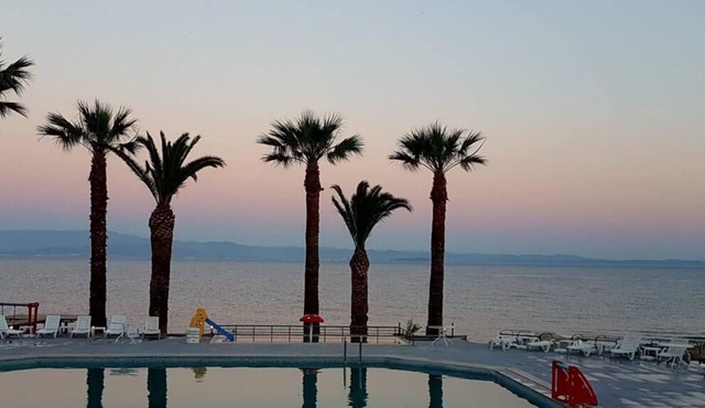 Shayna Beach Hotel