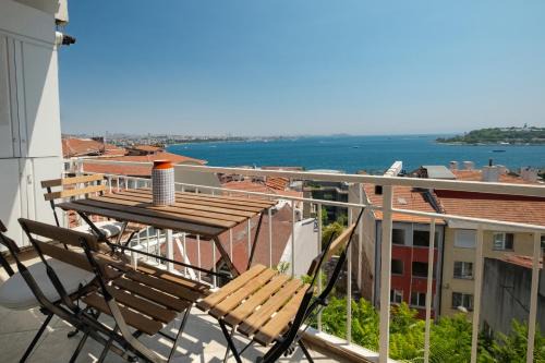 Spacious Sea View Family Suite in Managed Aparthotel with Balcony