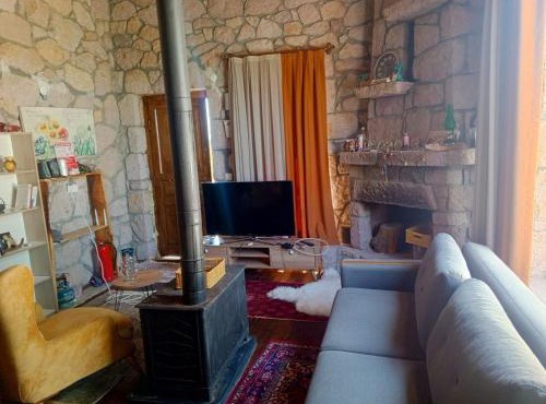 Stone house in nature, 10 minutes to the city, on the peak in Çanakkale