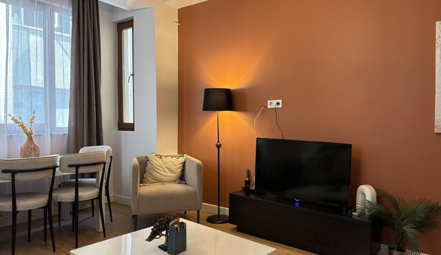 Stylish 2BR Flat Near Grand Bazaar & Eminönü