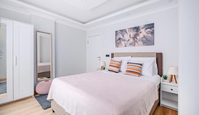 Stylish Urban Stay Wi-Fi Elevator in Istanbul