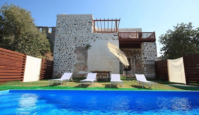 Vasil Villa, 2 bedroom restored historic old village house in Kayakoy Fethiye