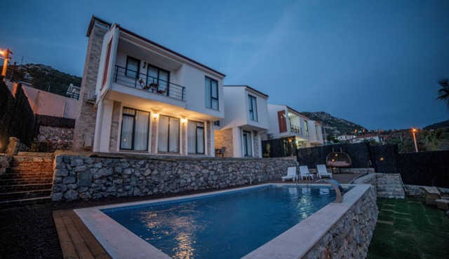 Villa LOTUS özel havuzlu lüks villa,özel bahçe ve veranda , açık alanda, veranda