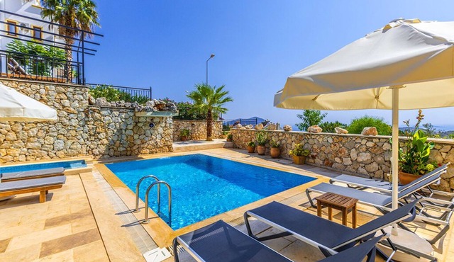 Villa Louise, large 4 bedroom overlooking the Kalkan bay in Antalya