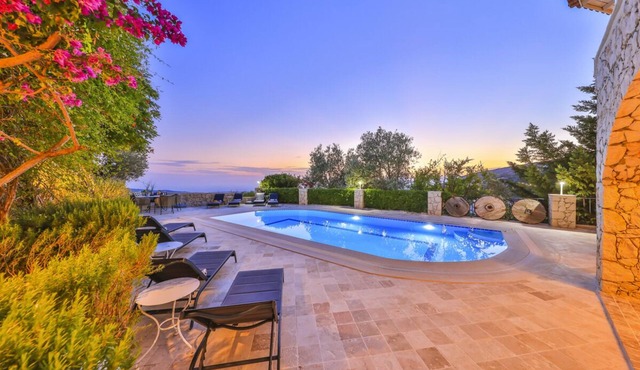 Villa Mavi - Five Bedroom Villa, Sleeps 10 in Islamlar Köyü