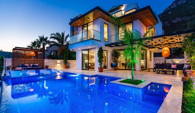Villa Phi with heated indoor pool