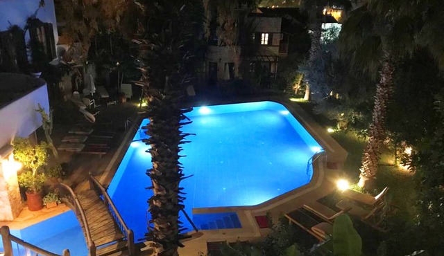 Villa with Garden & Shared Pool – 4 Min from Beach in Antalya