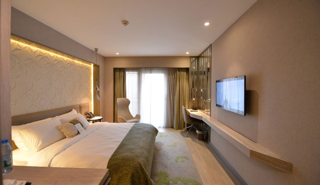 Waxwing Hotel