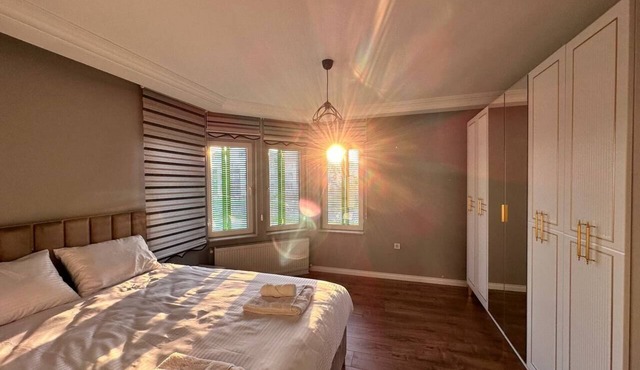 Yeşil Panjurlu Villa Otel