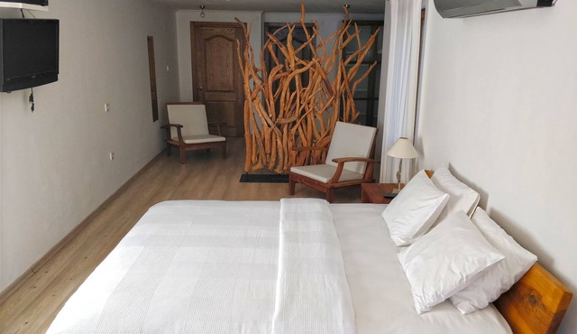 Zephyros Hotel