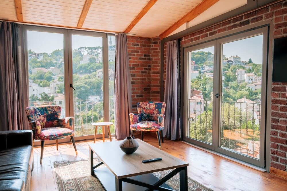 Uskudar Apartment | Stunning Sea View Loft 5 min to Park in Kuzguncuk