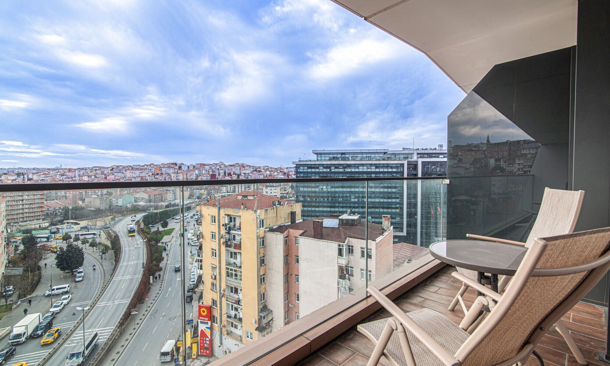 Beyoglu Apartment | Centrally Located Flat with Balcony in Beyoglu