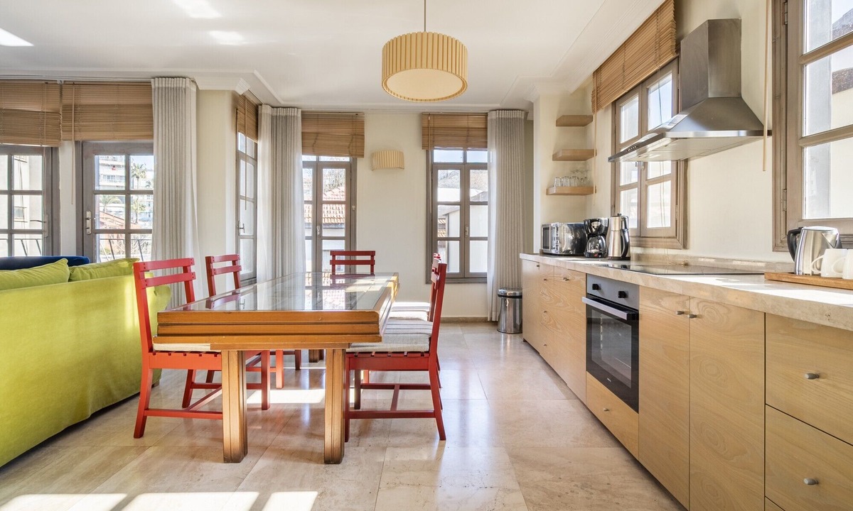 Kaleici House | Glamorous Flat with Jacuzzi near Hadrian's Gate