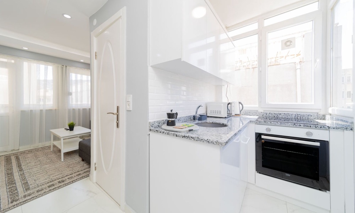 Alanya Apartment | Cozy Flat w Balcony Near New Year Market in Alanya