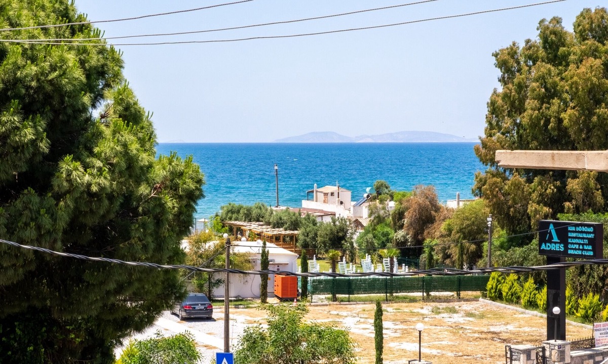 Yalıkoy Apartment | Flat w Sea View Terrace 1 min to Beach in Didim