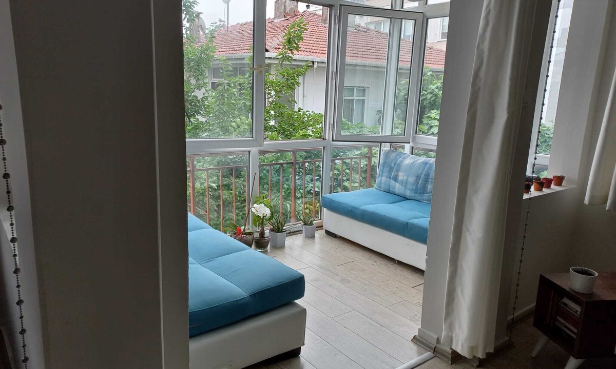 Darica Apartment | House is with a terrace and a fireplace -just 5 minutes away from the sea