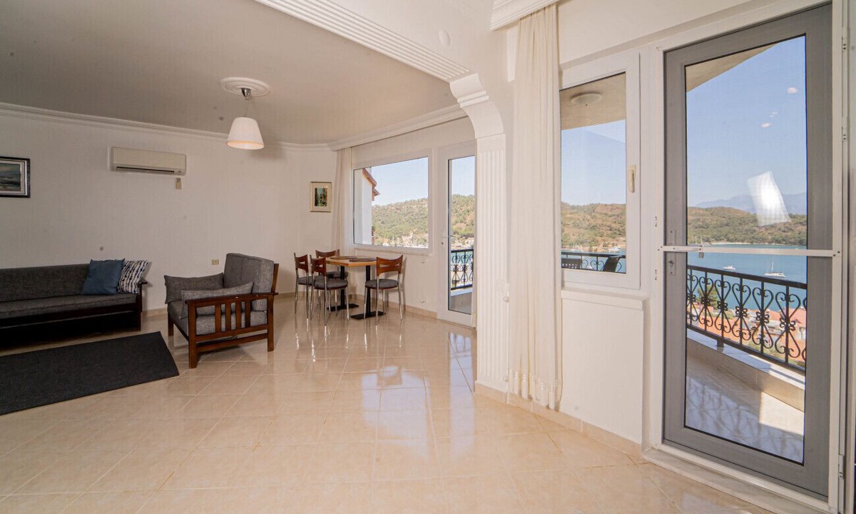 Fethiye City Center House | Sea View Vibrant Flat w Balcony Right by Sea