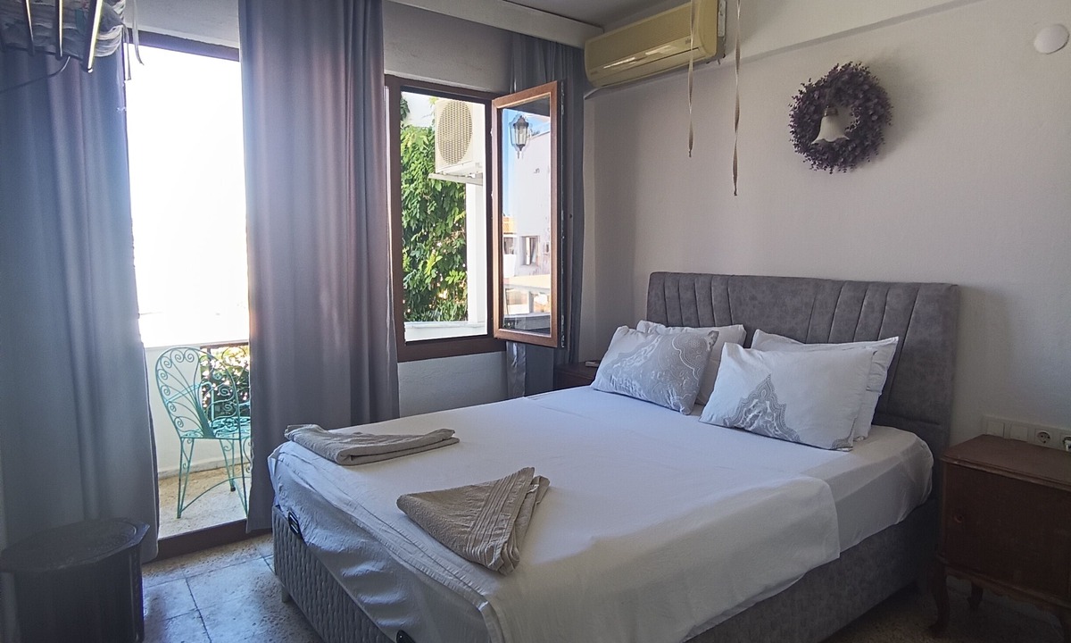 Kusadasi House | Anzac Golden Bed