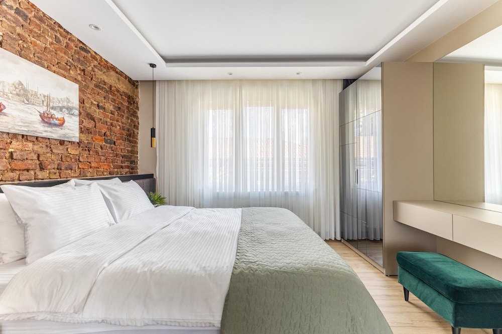 Beylerbeyi Apartment | Sea View Flat w Balcony Near Beylerbeyi Palace