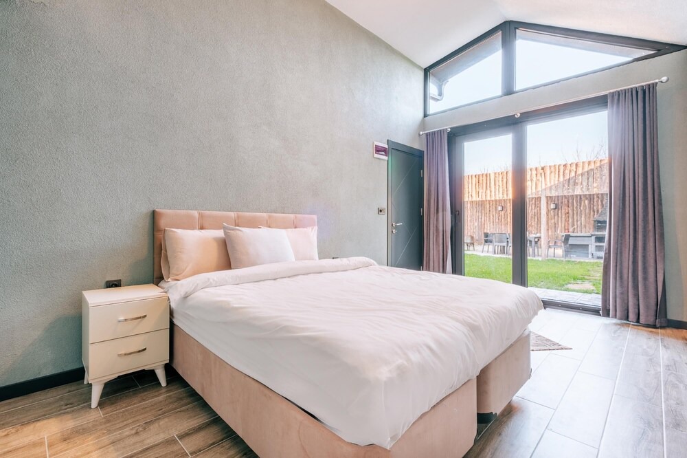 Sapanca House | Private Bungalow Villa w Pool, Garden in Sapanca