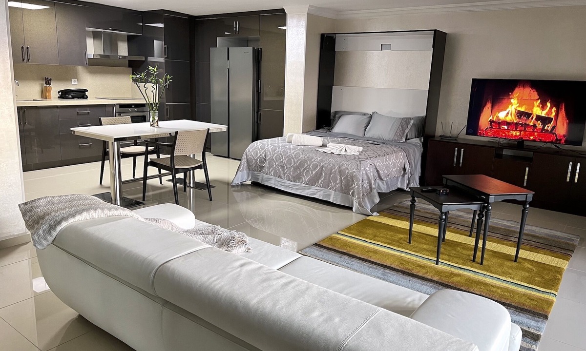 Mudanya Apartment | Seaview Bachelor Apartment w/Privacy, Patio, Closets — 5 minute walk to beach