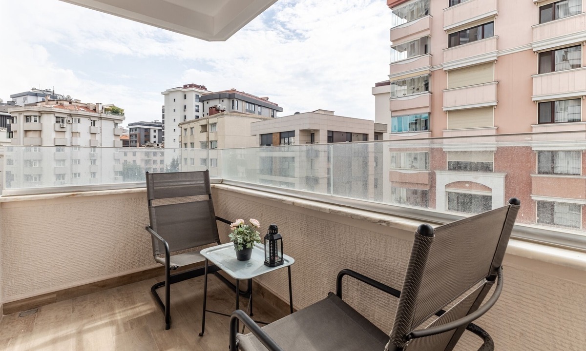Caddebostan Mahallesi Apartment | Stylish Flat with Balcony 4 min to Bagdat Avenue