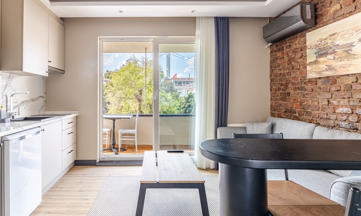 Beylerbeyi Apartment | Sea View Flat w Balcony Near Beylerbeyi Palace
