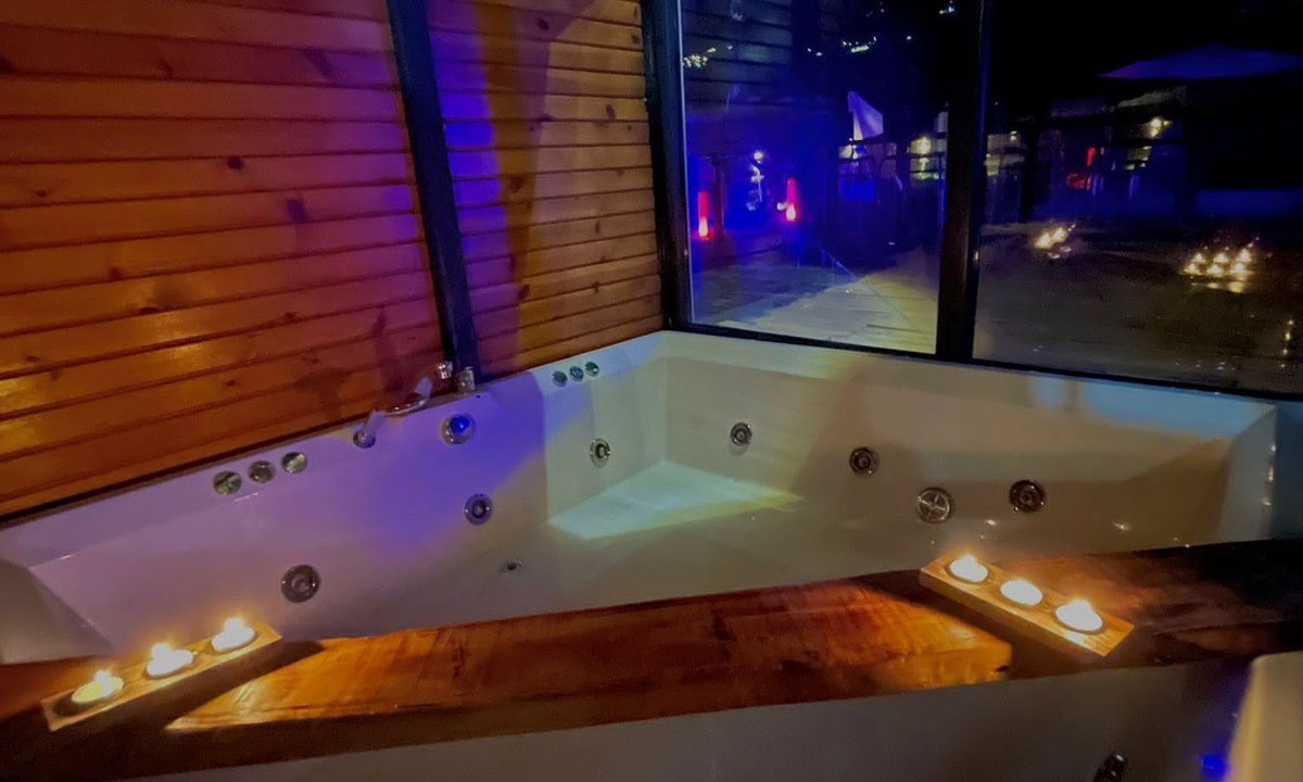 Sapanca House | Isıtmalı havuzu şömine başında jakuzi ile tatilin keyfini çıkarmak isteyenlere