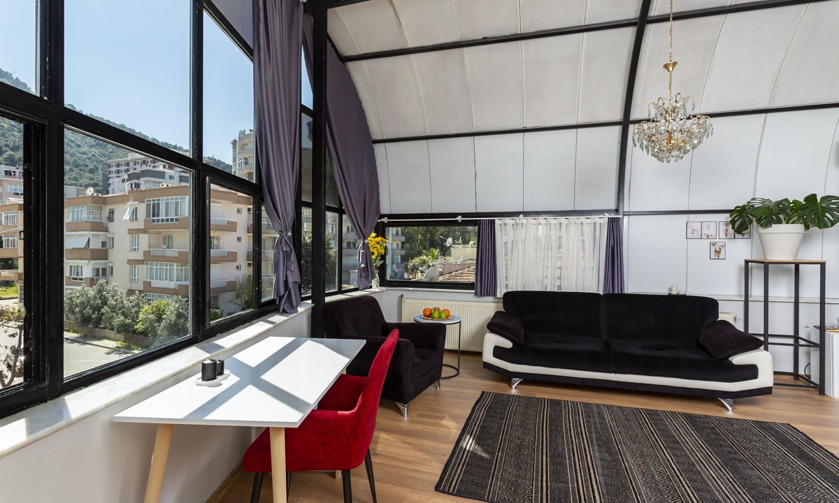Balcova Apartment | 8 Rooms House