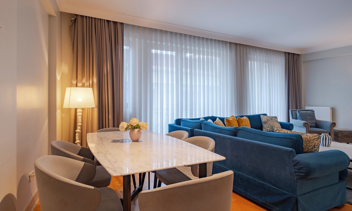 Cihangir Apartment | Spacious 3-bedroom apartment in amazing İstanbul with AC