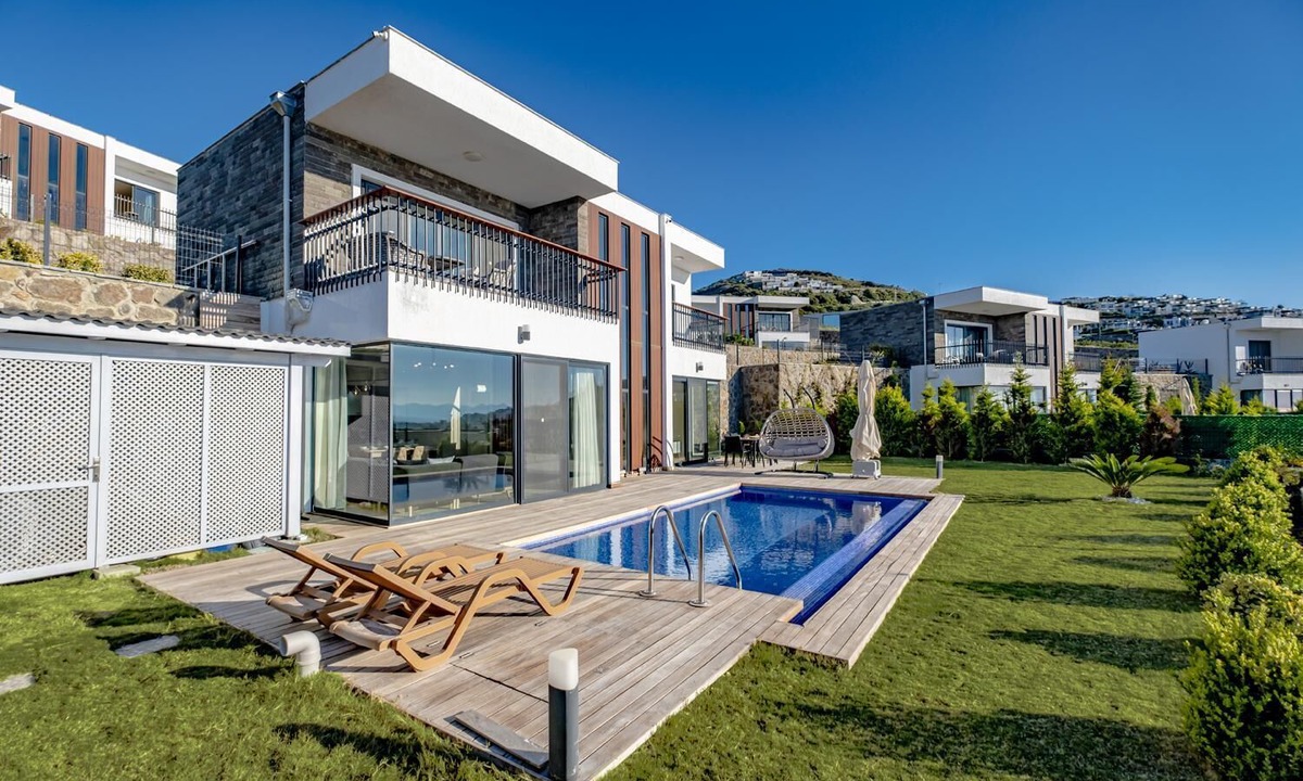Geris Villa | Villa Naya - Three Bedroom Villa, Sleeps 6